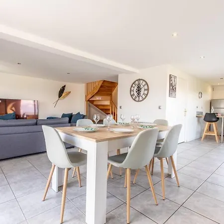 Casa de Férias Maison Piscine Zenith D'auvergne Clermont-fd Sud *