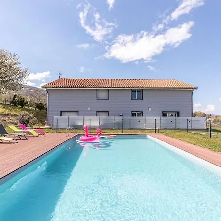Maison Piscine Zenith D'auvergne Clermont-fd Sud * La Roche-Blanche (Puy-de-Dome)