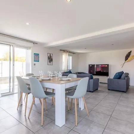 Casa de Férias Maison Piscine Zenith D'auvergne Clermont-fd Sud La Roche-Blanche (Puy-de-Dome)