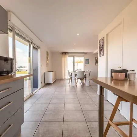 Casa de Férias Maison Piscine Zenith D'auvergne Clermont-fd Sud La Roche-Blanche (Puy-de-Dome)