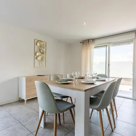 Maison Piscine Zenith D'auvergne Clermont-fd Sud * La Roche-Blanche (Puy-de-Dome)